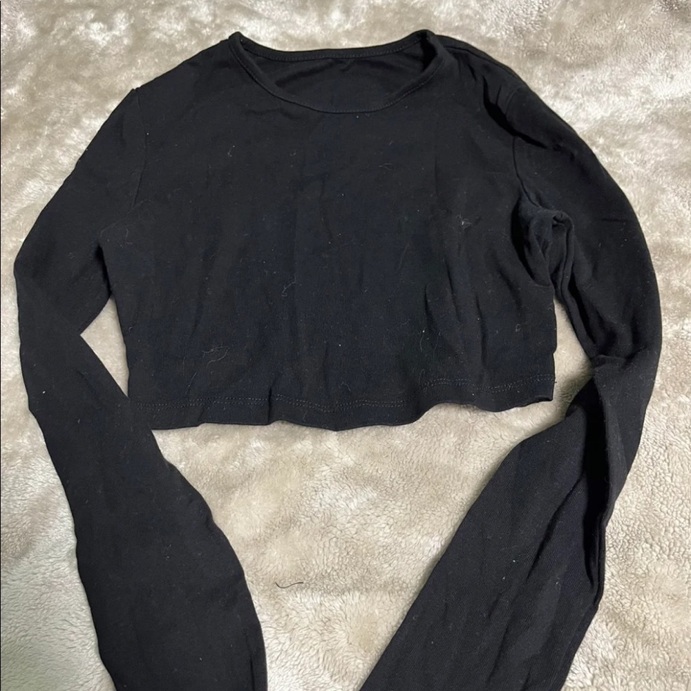 Black long sleeve crop top